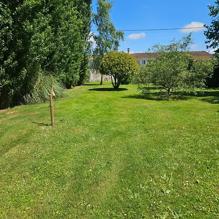 ベッド・アンド・ブレックファスト Le Domaine Des Peupliers Saint-Germain-du-Seudre